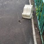 Опасные бетонные обломки в Североморске